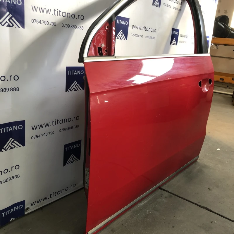 Usa stanga fata / Volkswagen Passat B7 2012 / Caroserie, oglinzi si faruri
