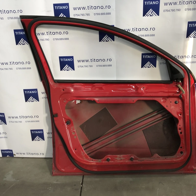 Usa stanga fata / Volkswagen Passat B7 2012 / Caroserie, oglinzi si faruri