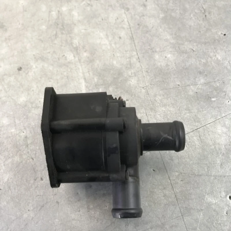 Pompa auxiliara recirculare apa / Audi A4 B8 2012 / Motor, racire si evacuare