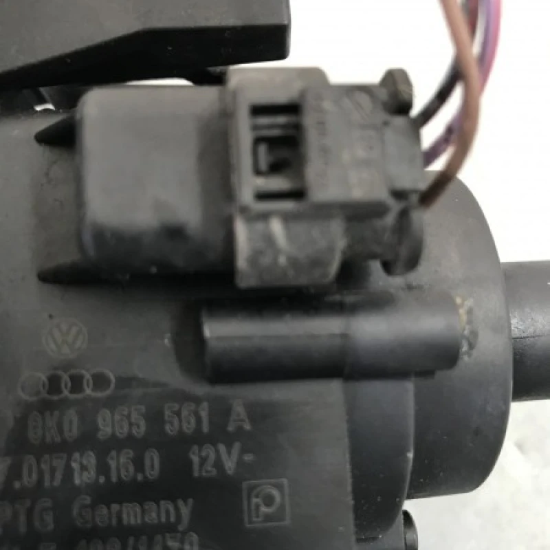 Pompa auxiliara recirculare apa / Audi A4 B8 2012 / Motor, racire si evacuare
