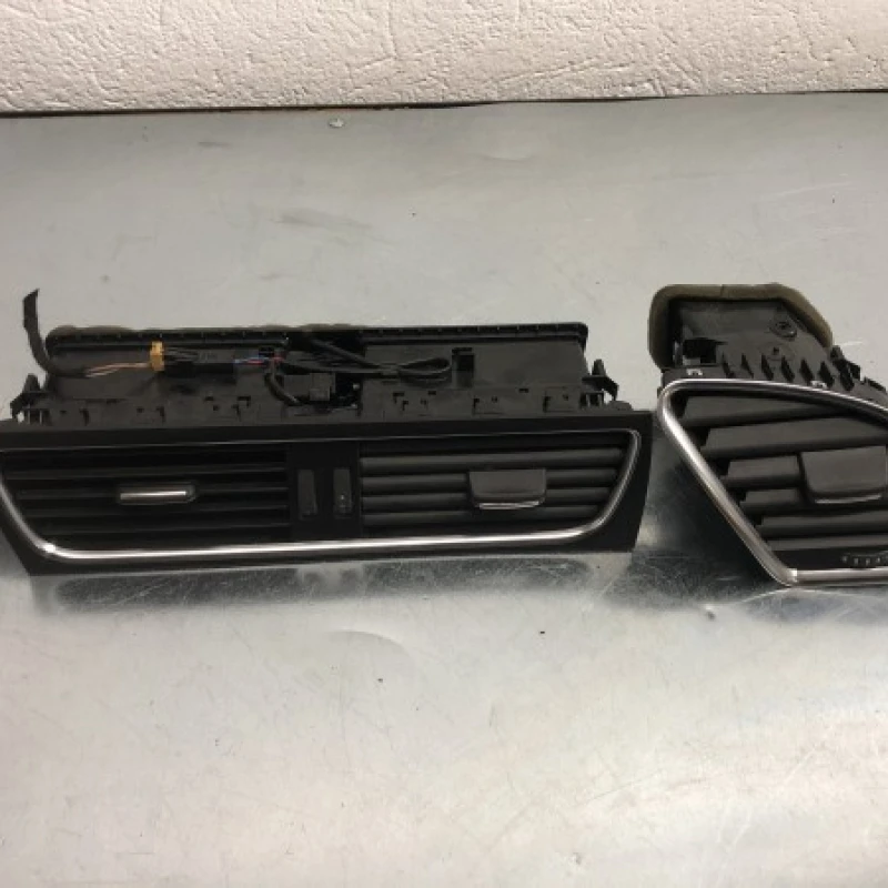 Grila aer bord Audi 