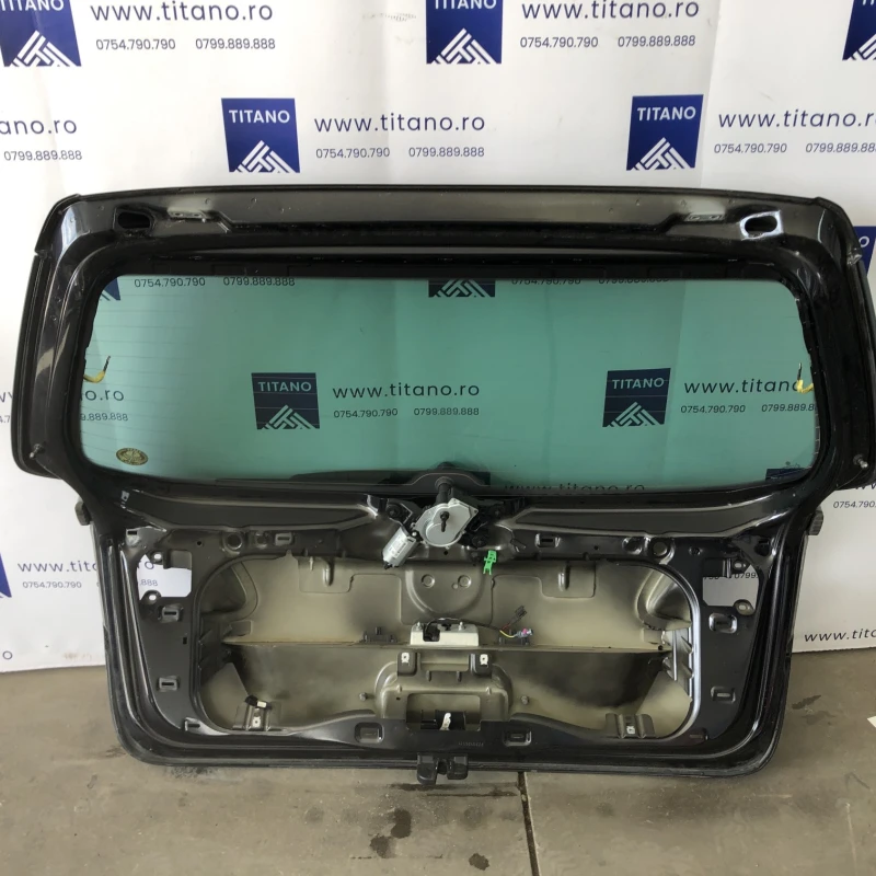 Haion / Volkswagen Passat B7 2013 / Caroserie, oglinzi si faruri