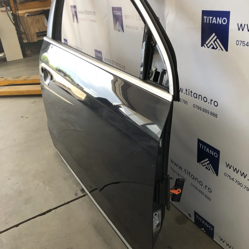 Usa dreapta fata / Volkswagen Passat B7 2013 / Caroserie, oglinzi si faruri