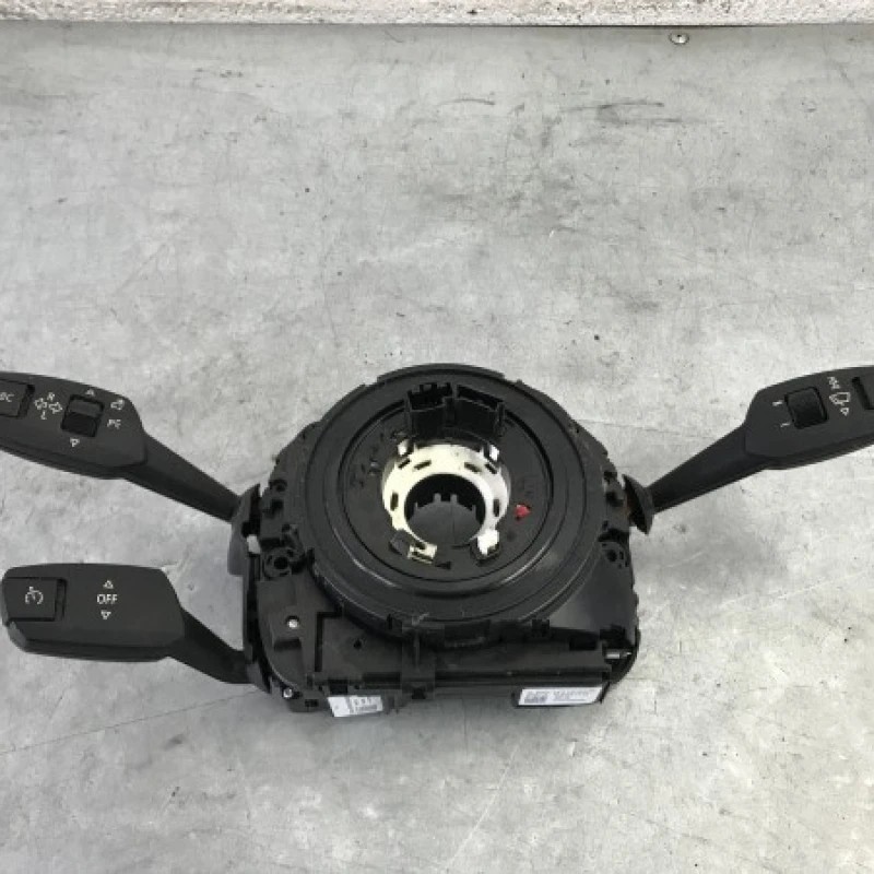 Spira volan cu manete / BMW Seria 3 E91 LCI 2009 / Audio si electronice