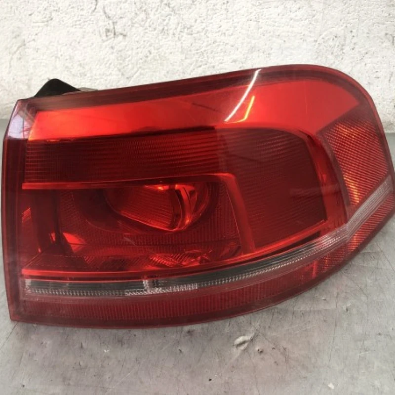 Stop dreapta caroserie / Volkswagen Passat B7 2012 / Caroserie, oglinzi si faruri