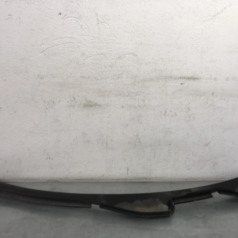 Grila stergatoare / Audi A5 8T 2010 / Caroserie, oglinzi si faruri