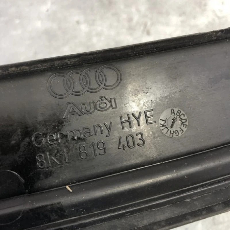 Grila stergatoare / Audi A5 8T 2010 / Caroserie, oglinzi si faruri