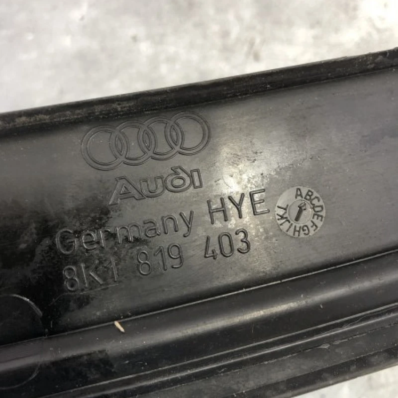 Grila stergatoare / Audi A5 8T 2010 / Caroserie, oglinzi si faruri
