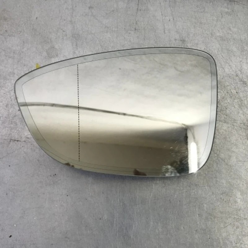 Sticla oglinda stanga / Volkswagen Passat B7 2012 / Caroserie, oglinzi si faruri