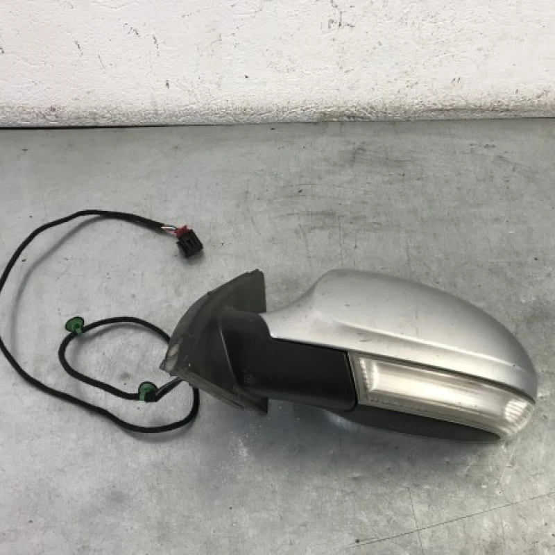 Oglinda stanga / Volkswagen Passat B6 2008 / Caroserie, oglinzi si faruri