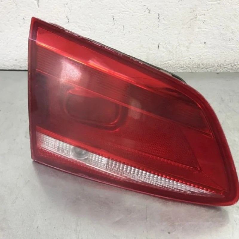 Stop stanga haion / Volkswagen Passat B7 2012 / Caroserie, oglinzi si faruri