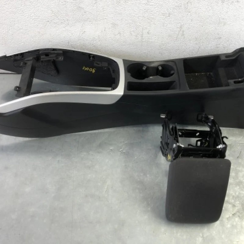 Cotiera centrala / Audi A4 B8 2012 / Interior