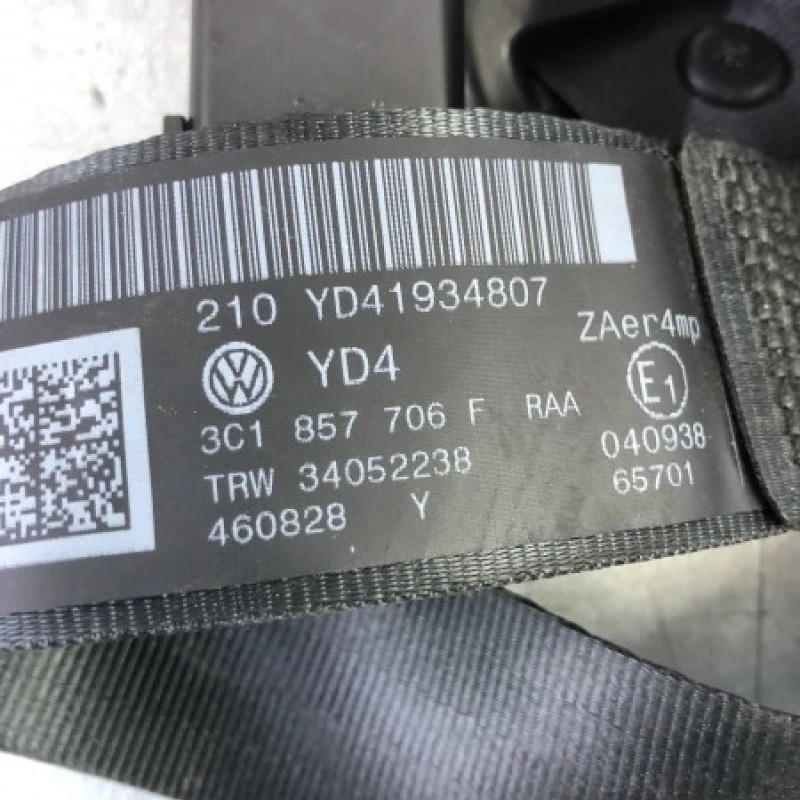 Centura dreapta fata / Volkswagen Passat B7 2012 / Interior