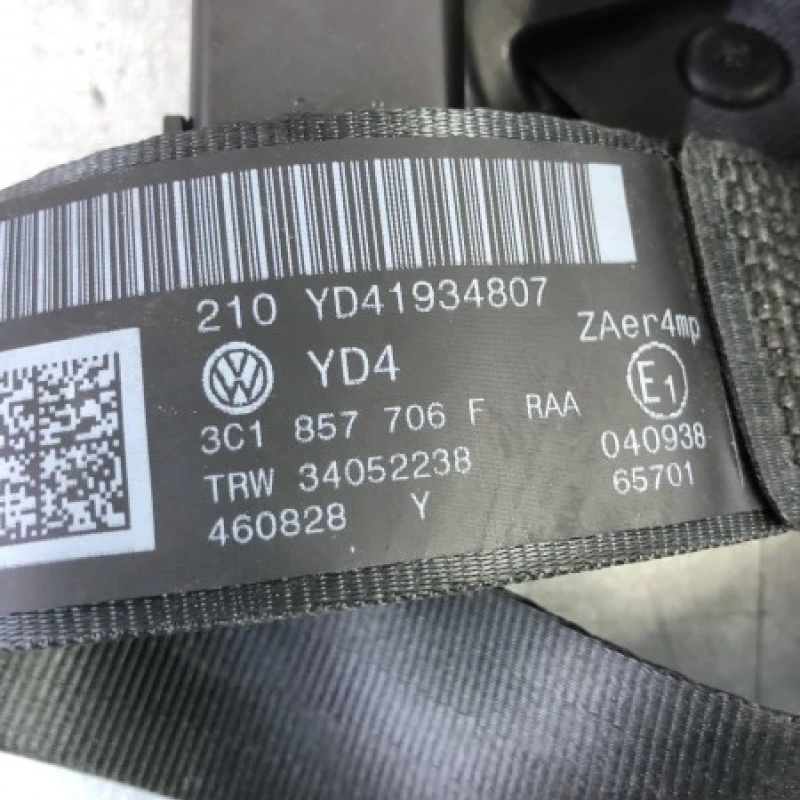 Centura dreapta fata / Volkswagen Passat B7 2012 / Interior