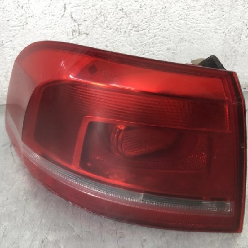 Stop stanga caroserie / Volkswagen Passat B7 2012 / Caroserie, oglinzi si faruri