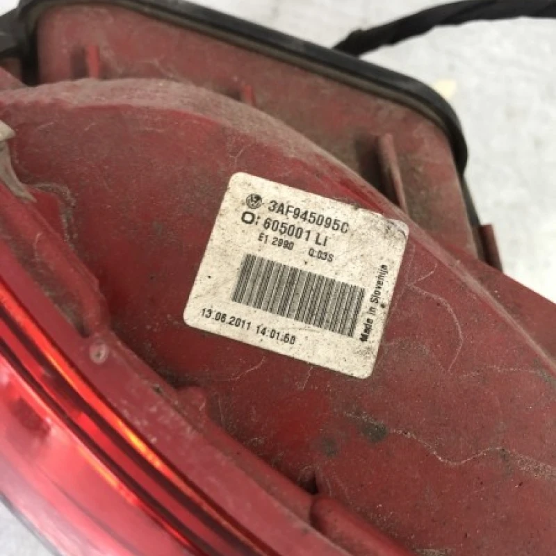 Stop stanga caroserie / Volkswagen Passat B7 2012 / Caroserie, oglinzi si faruri