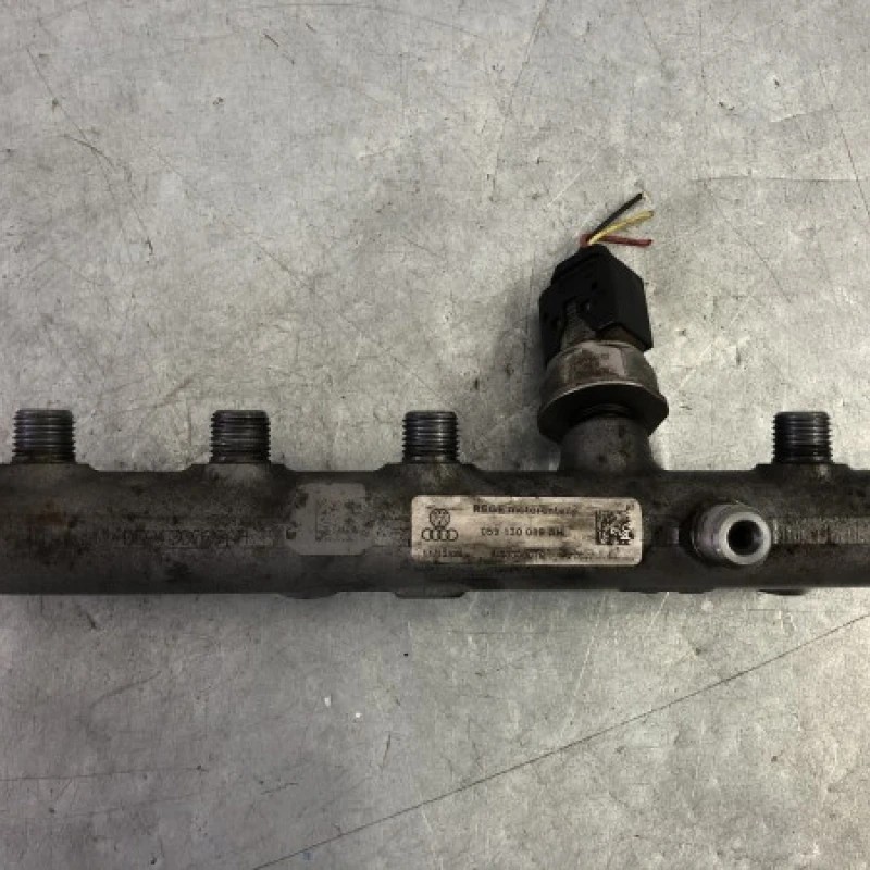 Rampa injectoare cu senzor / Audi A5 8T 2010 / Motor, racire si evacuare