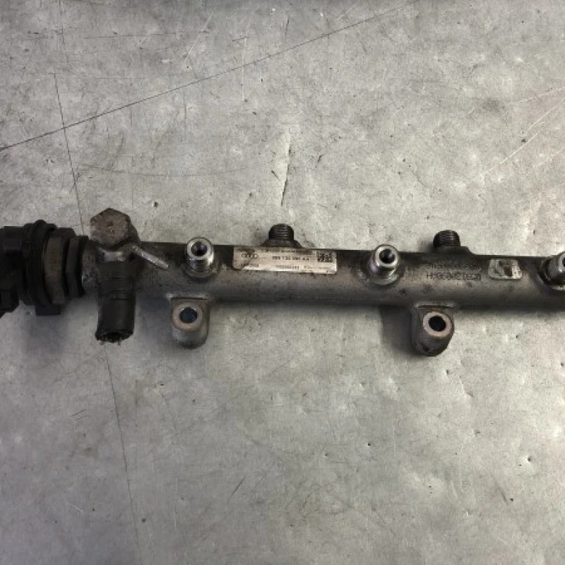 Rampa injectoare cu senzor / Audi A5 8T 2010 / Motor, racire si evacuare
