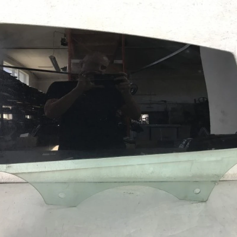 Geam stanga spate Audi 