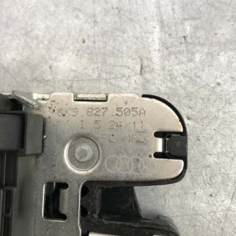 Incuietoare haion / Audi A4 B8 2012 / Caroserie, oglinzi si faruri