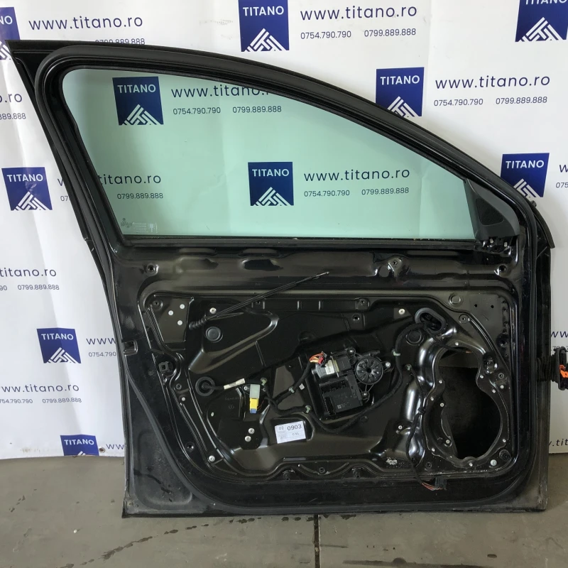 Usa stanga fata / Volkswagen Passat B7 2012 / Caroserie, oglinzi si faruri