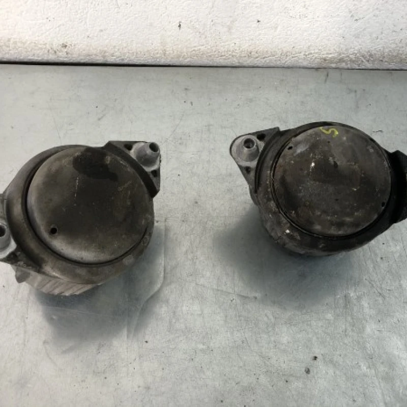 Suport tampon motor stanga dreapta / Mercedes-Benz E Class W212 2012 / Motor, racire si evacuare