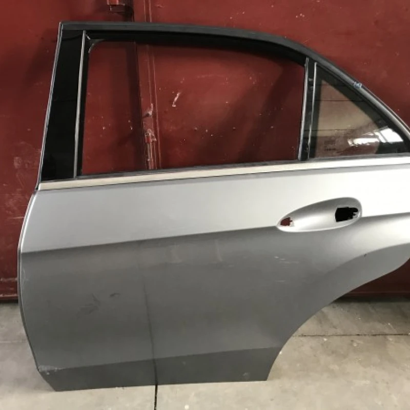 Usa stanga spate Mercedes-Benz 