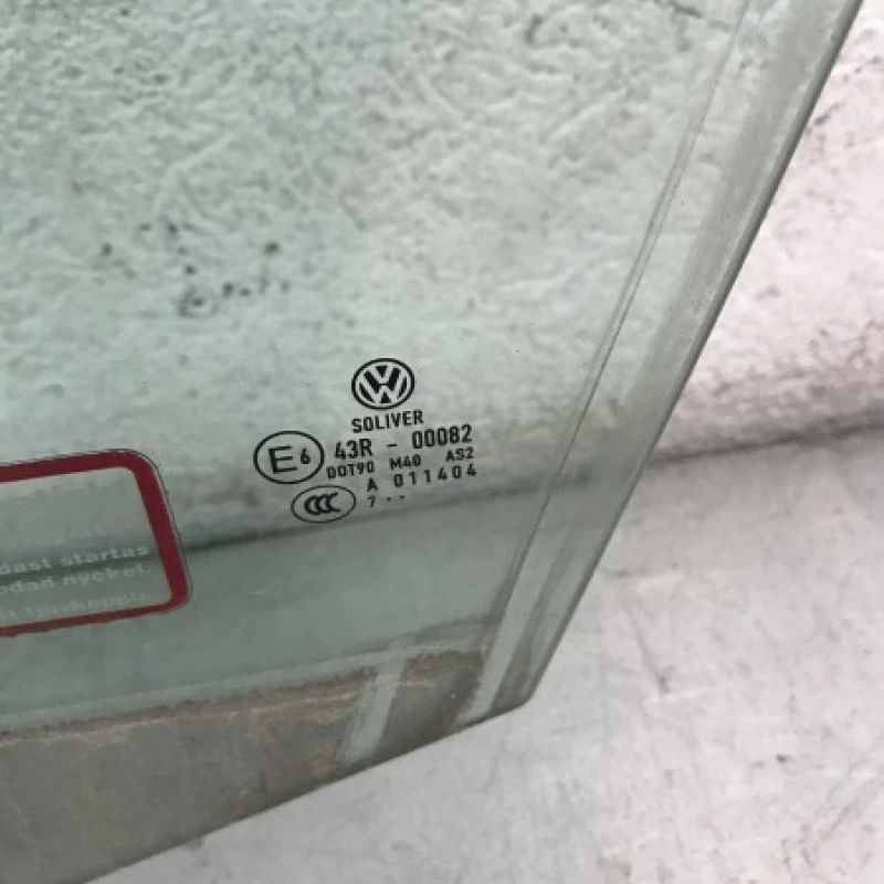 Geam stanga fata / Volkswagen Passat B6 2008 / Caroserie, oglinzi si faruri