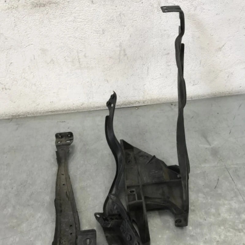 Suport far stanga / Mercedes-Benz E Class W212 2012 / Caroserie, oglinzi si faruri