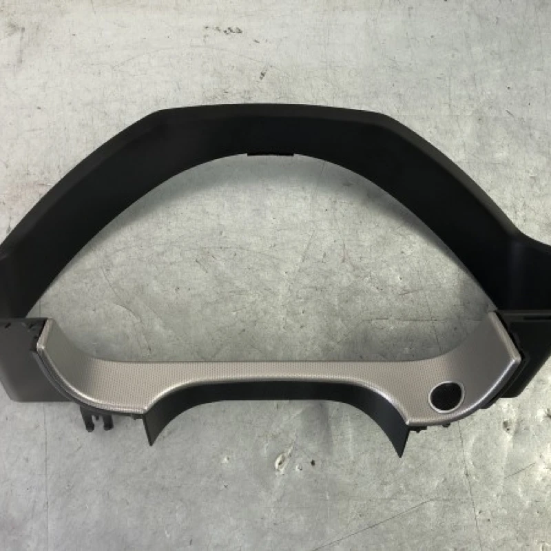 Ornament trim ceas bord / Mercedes-Benz E Class W212 2012 / Interior