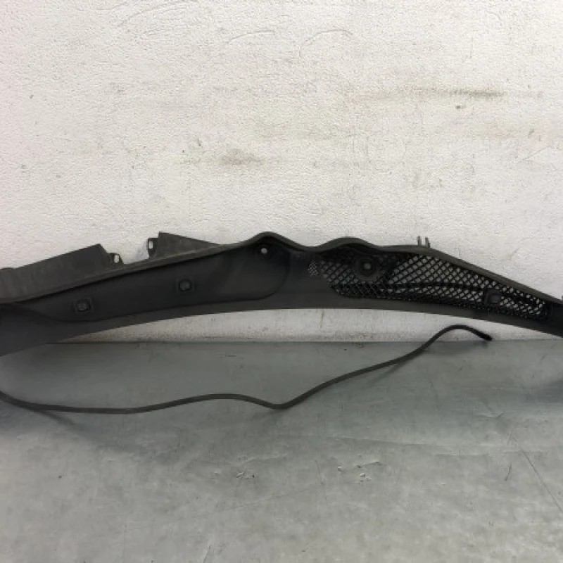 Grila stergatoare / Mercedes-Benz E Class W212 2012 / Caroserie, oglinzi si faruri