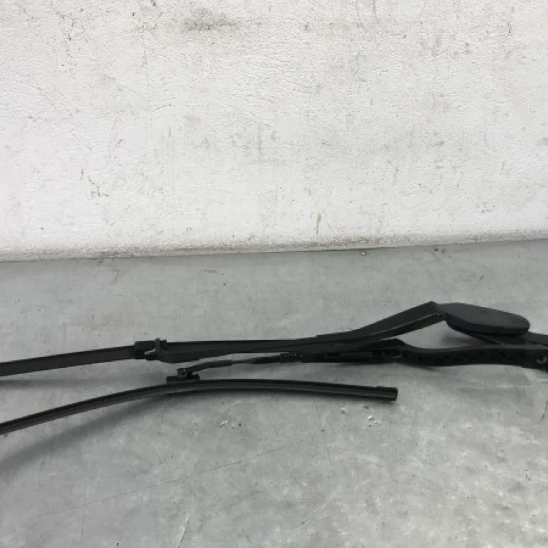 Brate stergatoare fata Mercedes-Benz 