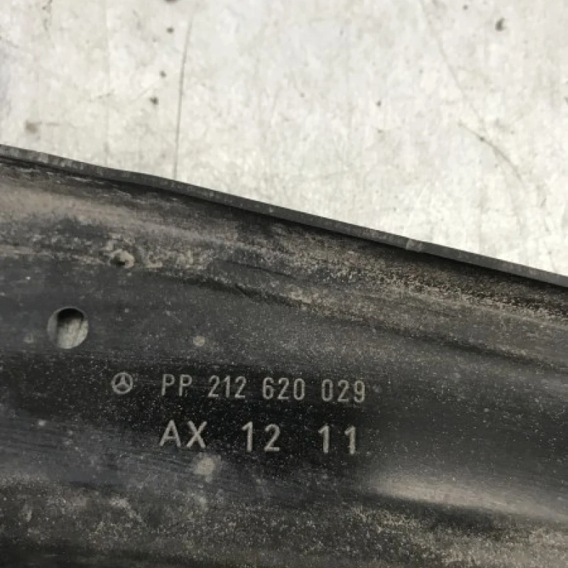 Suport far stanga / Mercedes-Benz E Class W212 2012 / Caroserie, oglinzi si faruri