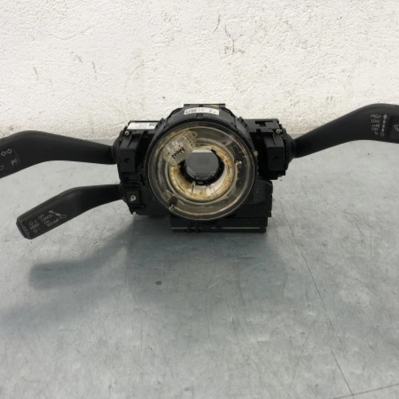 Spira volan cu manete / Volkswagen Passat B6 2008 / Audio si electronice