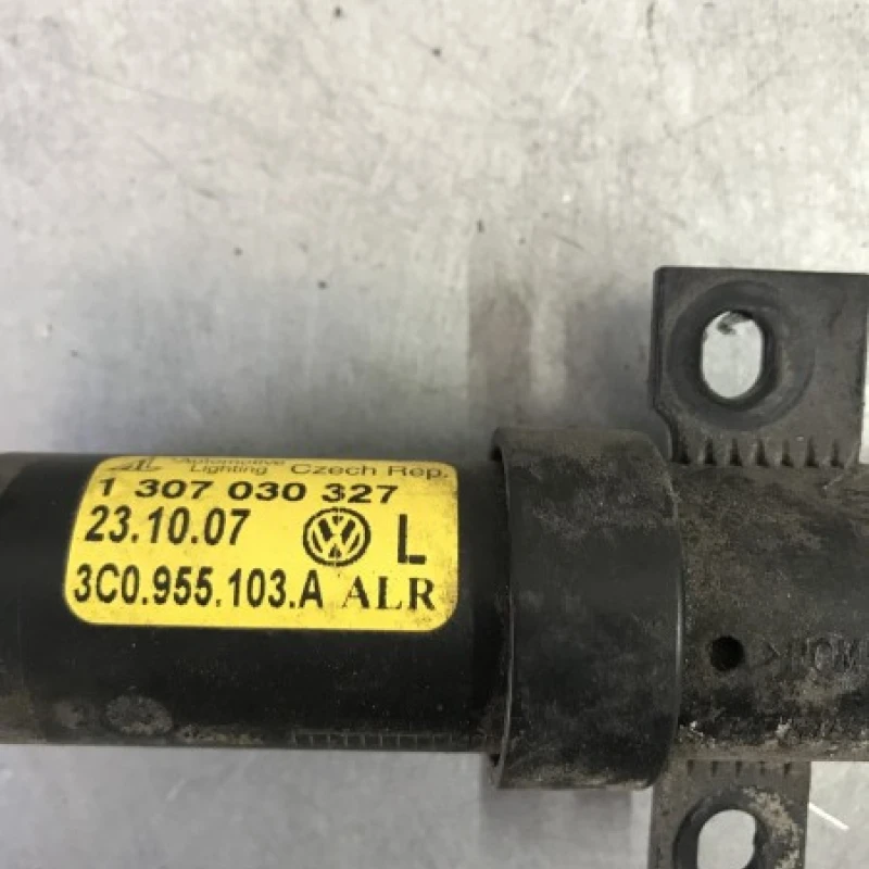 Spalator far stanga / Volkswagen Passat B6 2008 / Caroserie, oglinzi si faruri