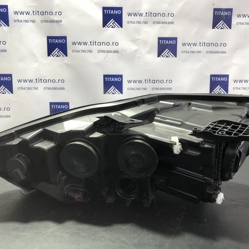 Far dreapta xenon / Audi A6 C7 2014 / Caroserie, oglinzi si faruri