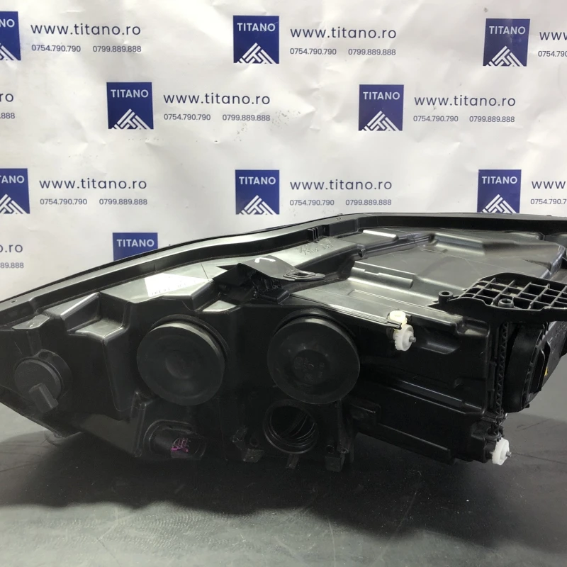 Far dreapta xenon / Audi A6 C7 2014 / Caroserie, oglinzi si faruri