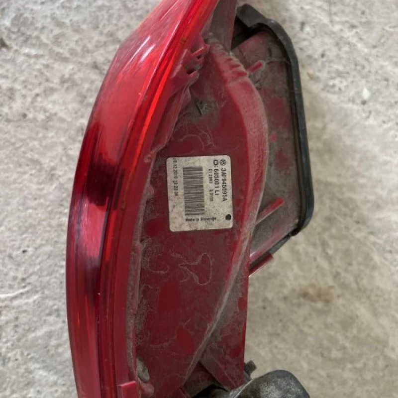 Stop stanga caroserie / Volkswagen Passat B7 2012 / Caroserie, oglinzi si faruri