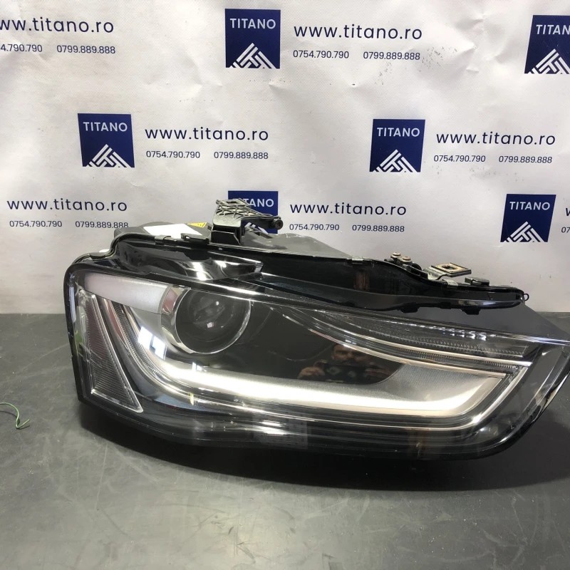 Far dreapta xenon Europa / Audi A4 B8 2013 / Caroserie, oglinzi si faruri