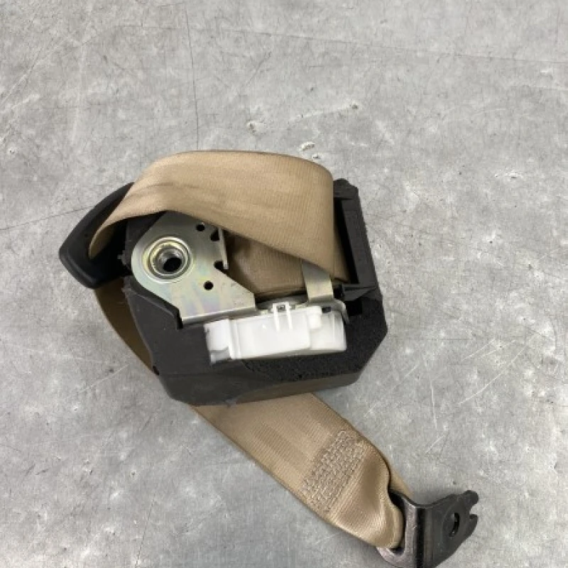 Centura dreapta spate / Volkswagen Passat B7 2012 / Interior