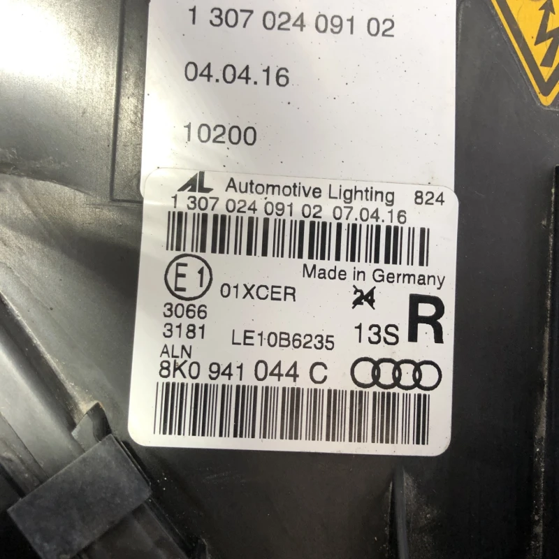 Far dreapta xenon Europa / Audi A4 B8 2013 / Caroserie, oglinzi si faruri
