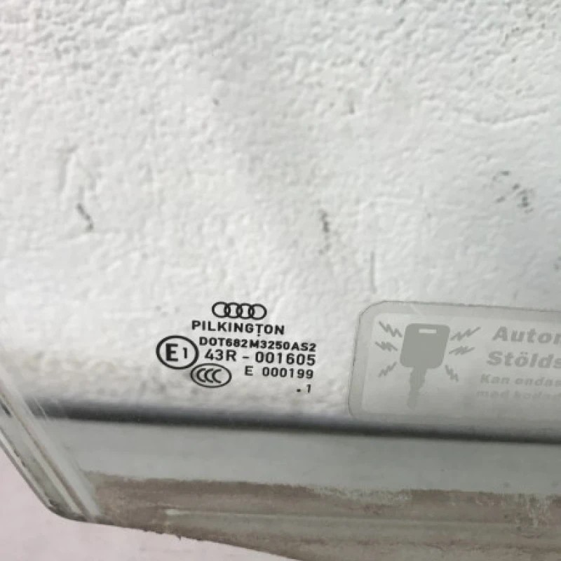 Geam dreapta fata / Audi A4 B8 2012 / Caroserie, oglinzi si faruri