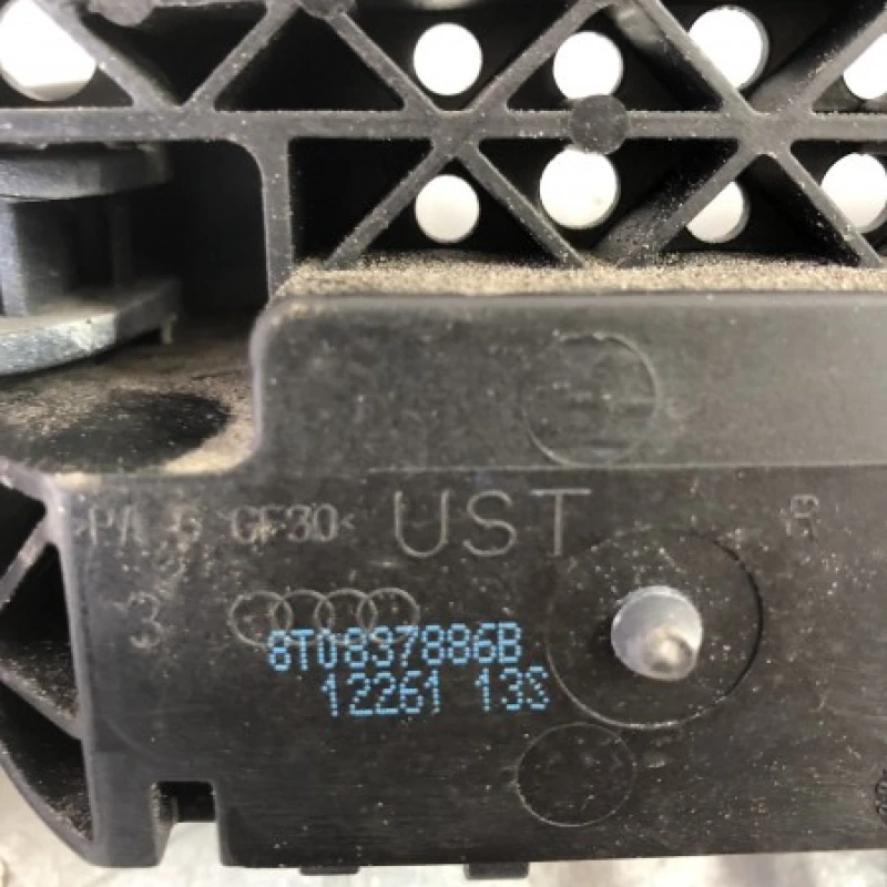 Maner usa dreapta spate / Audi A4 B8 2012 / Caroserie, oglinzi si faruri
