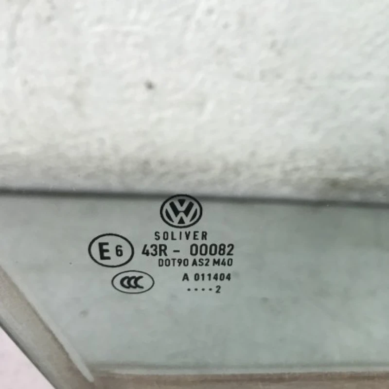 Geam dreapta fata / Volkswagen Passat B7 2012 / Caroserie, oglinzi si faruri