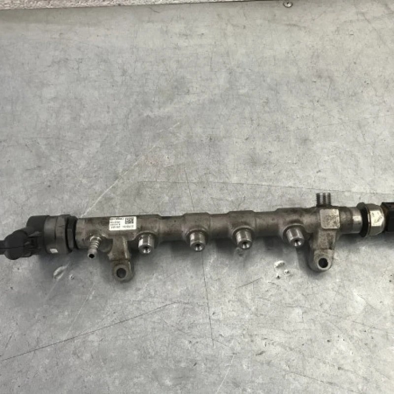 Rampa injectoare cu senzor Volkswagen Passat B7 2012