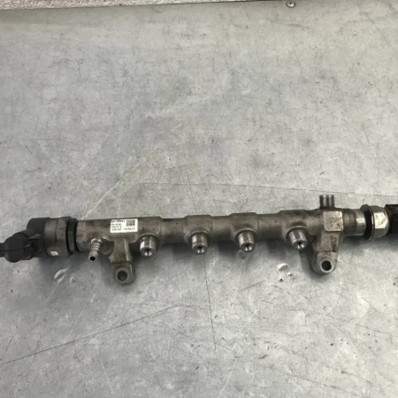 Rampa injectoare cu senzor / Volkswagen Passat B7 2012 / Motor, racire si evacuare