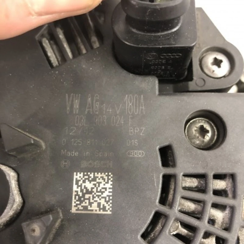 Alternator / Volkswagen Passat B7 2012 / Motor, racire si evacuare