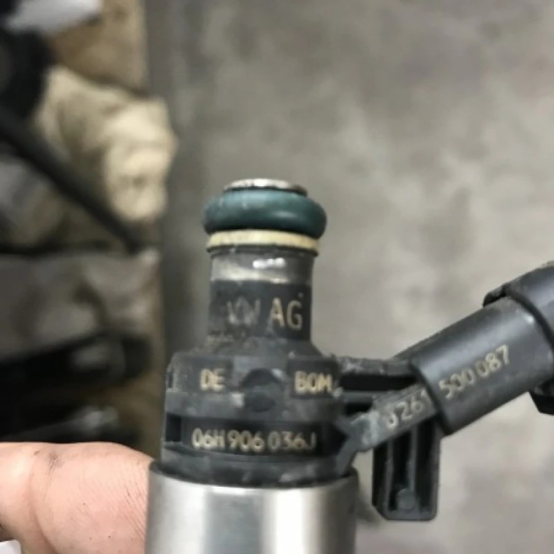 Injector / Audi A4 B8 2012 / Motor, racire si evacuare