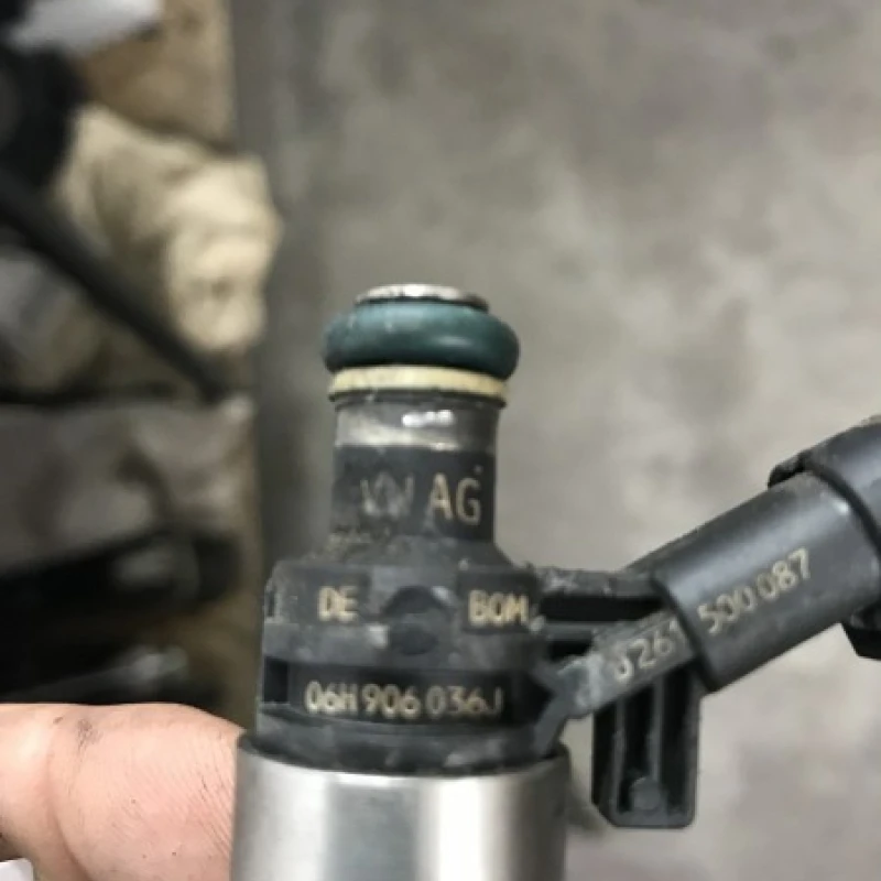 Injector / Audi A4 B8 2012 / Motor, racire si evacuare