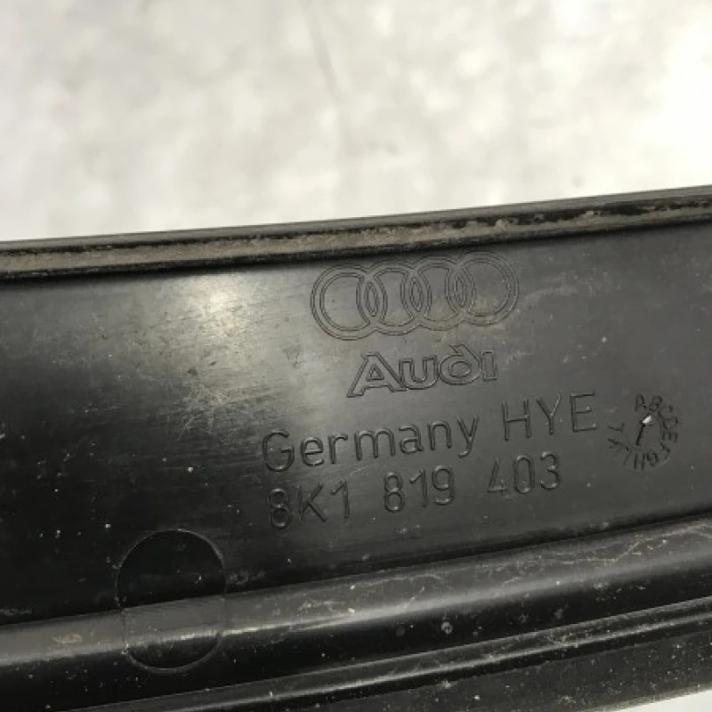 Grila stergatoare / Audi A4 B8 2012 / Caroserie, oglinzi si faruri